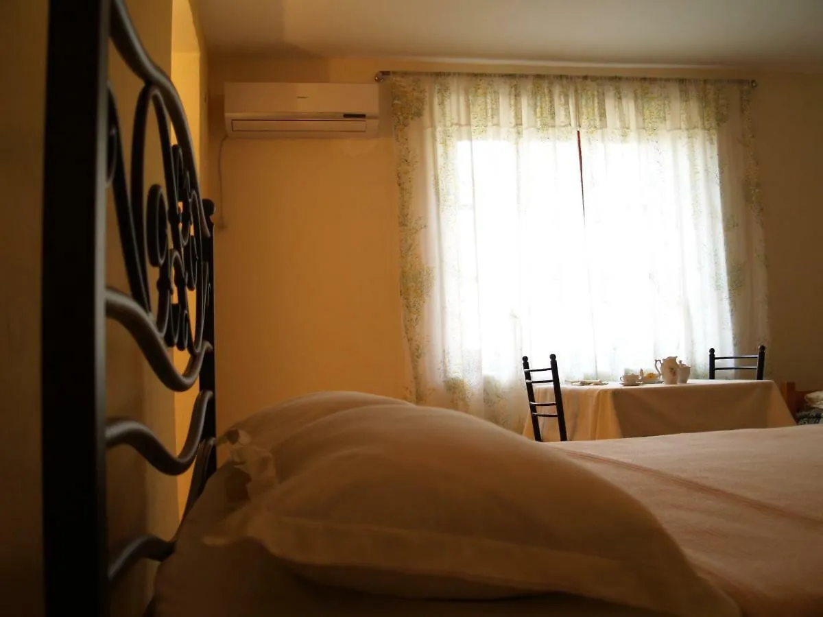 La Casa Di Nonna Apartment Qeparo